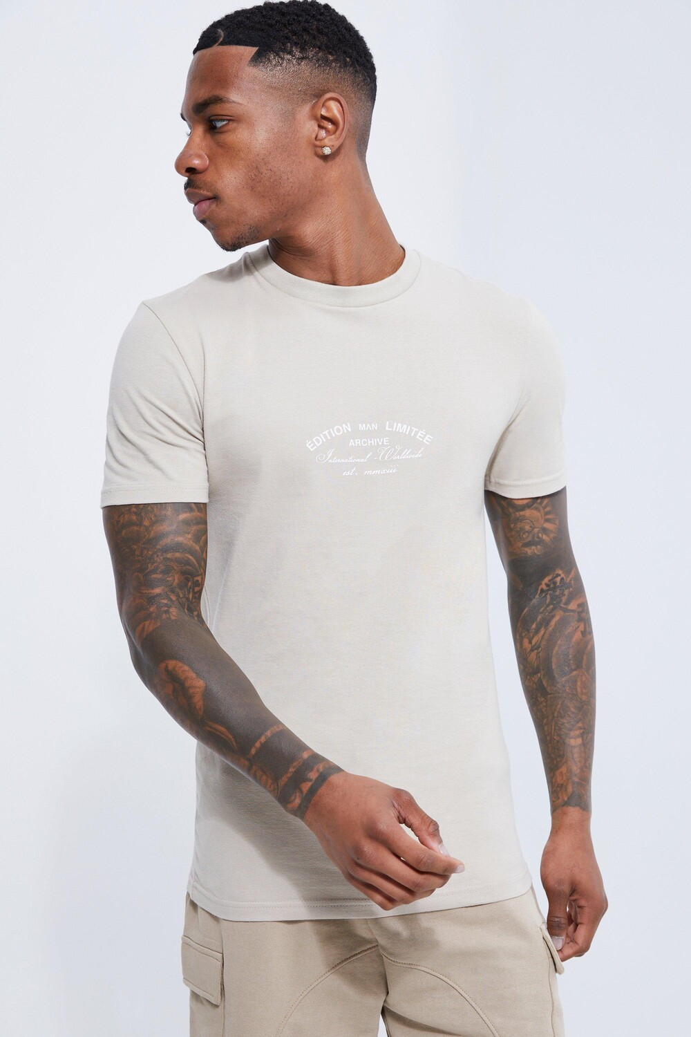 

Футболка muscle fit, ограниченная версия Boohoo, серый