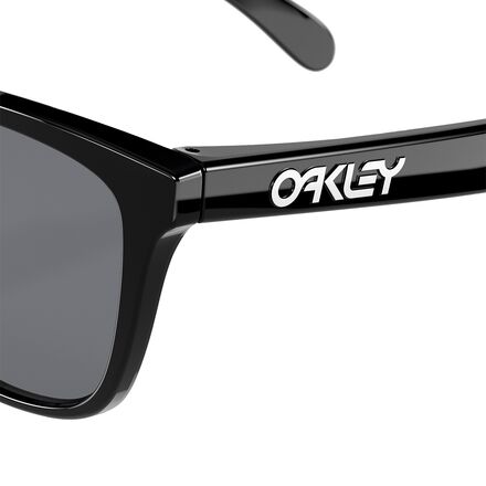 Солнцезащитные очки из лягушачьей кожи Oakley, цвет Polished Black/Grey равинская а динозавры правили миром