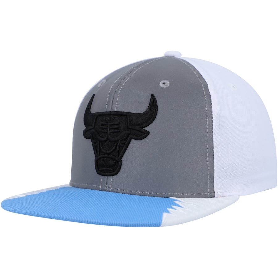 

Бейсболка Mitchell & Ness Chicago Bulls, серебряный