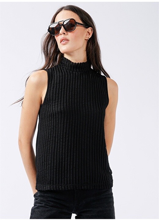 

Однотонная черная женская блузка с высоким воротником Black On Black