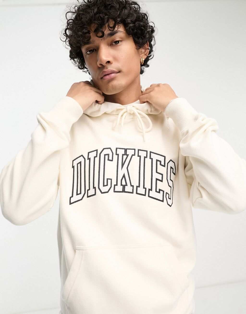 

Белоснежная худи Dickies Aitkin с университетской вышивкой, эксклюзивно для asos