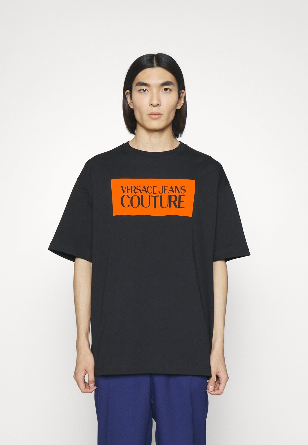 

Футболка с принтом Versace Jeans Couture, черный