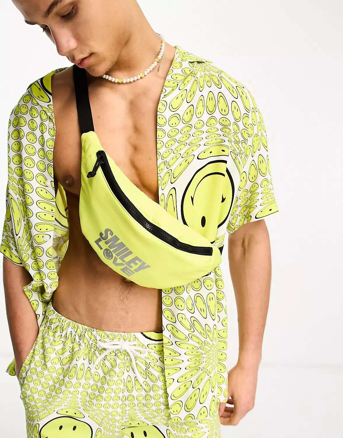 

Жёлтая поясная сумка с фольгированным надписью ASOS Smiley Collab