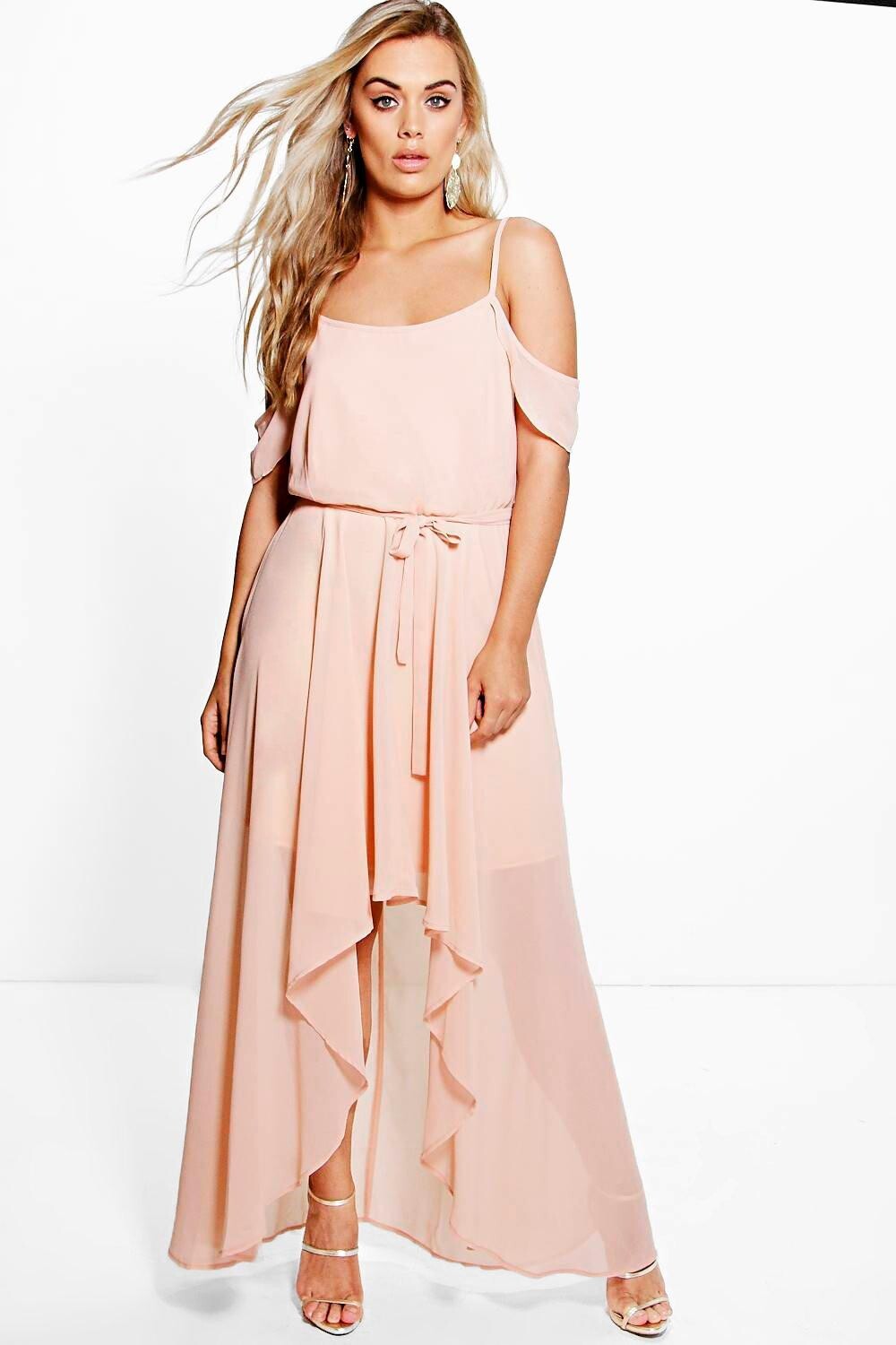 

Платье плюс шифоновое платье с открытыми плечами Boohoo, румяна