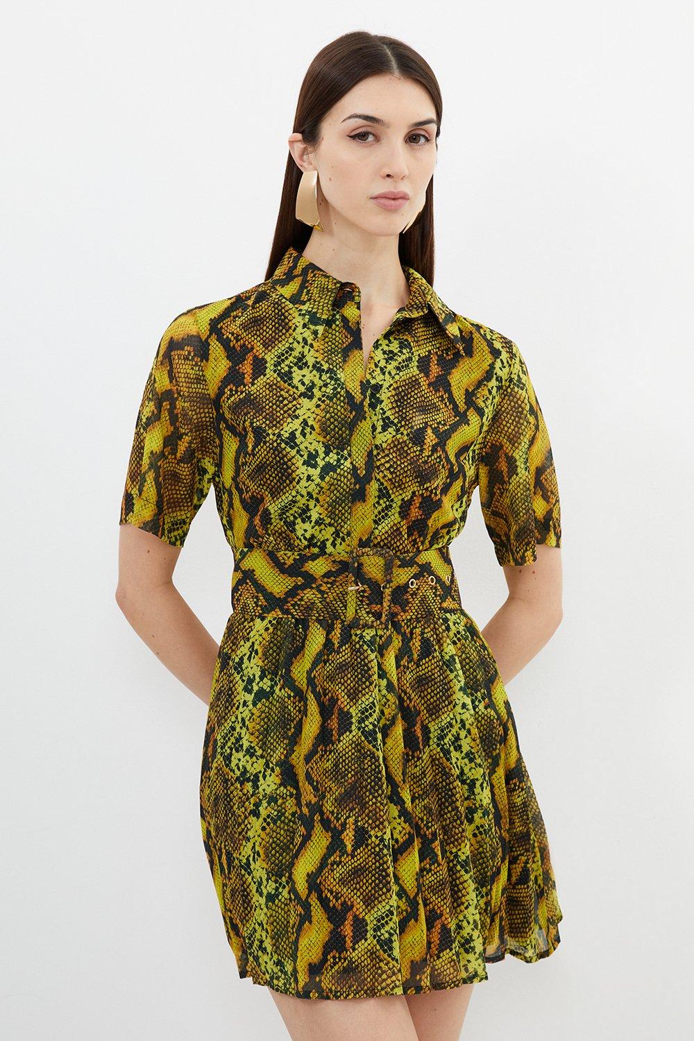 цена Мини-платье-рубашка из тканого жоржета со змеиным принтом Karen Millen, мультиколор