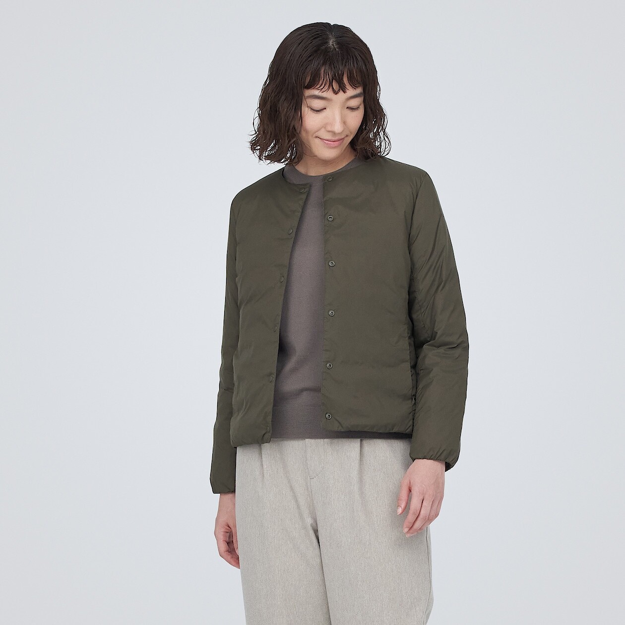 

Легкая пуховая куртка без воротника (антистатическая подкладка) MUJI, хаки зеленый