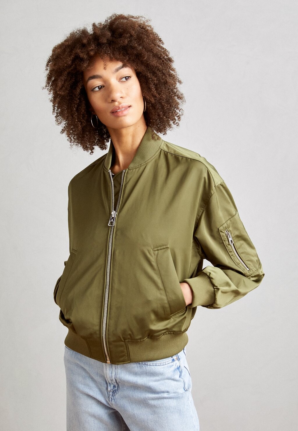 

Куртка-бомбер HEM WELT POCKETS ZIPPER POCKET ON SLEEVE Marc O'Polo, цвет cedar green