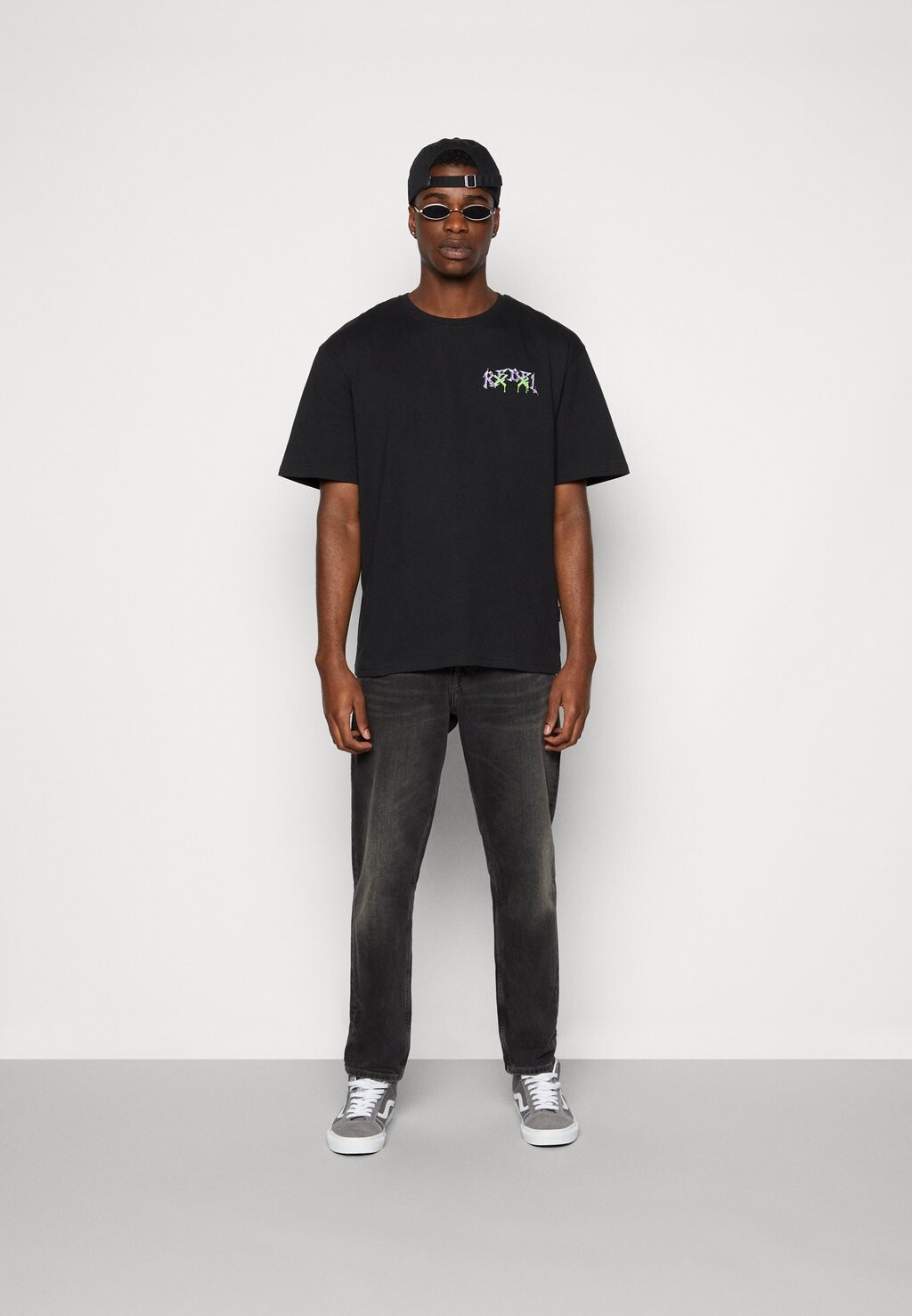 

Футболка с принтом DAWSON TEE UNISEX Redefined Rebel, черный