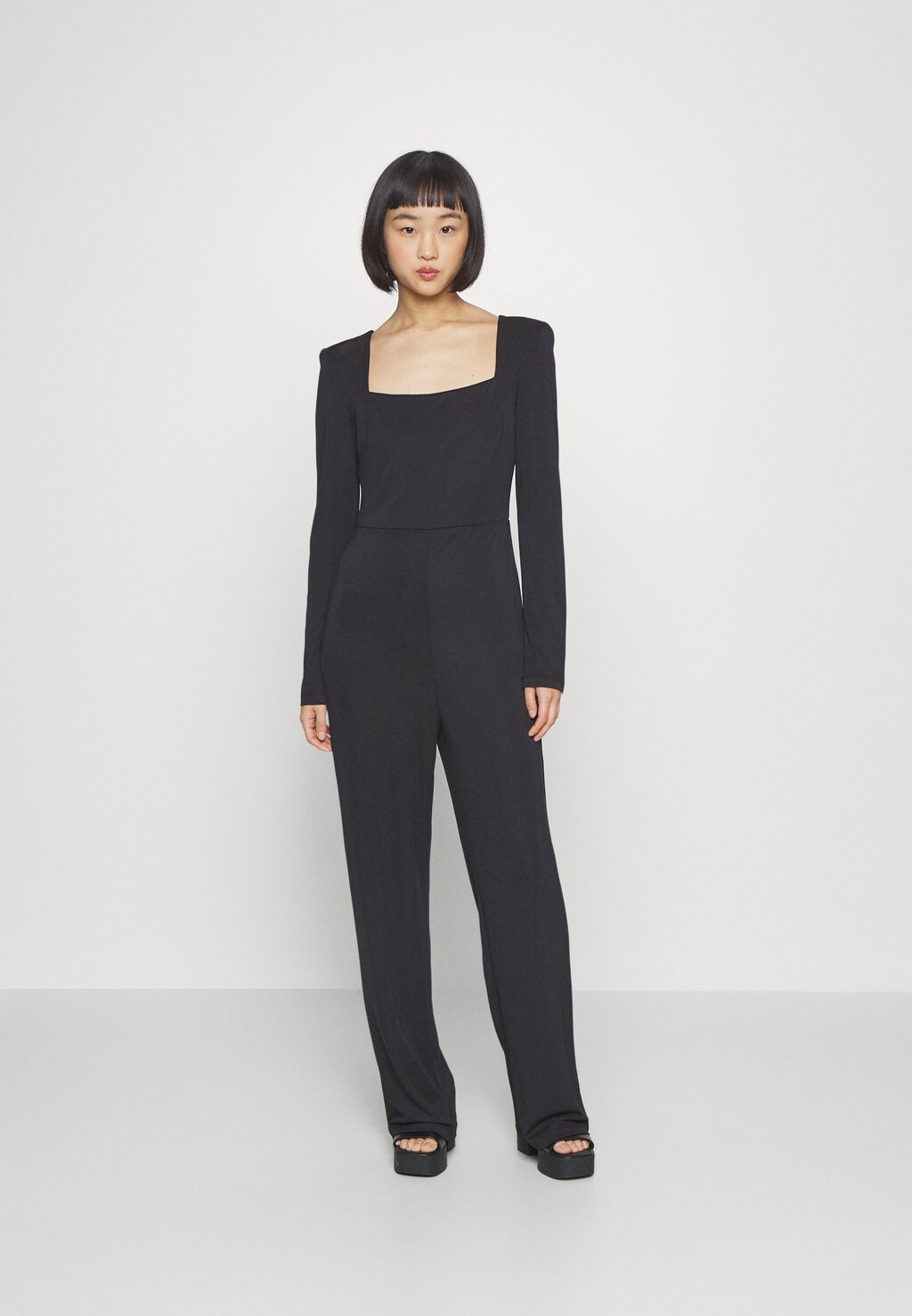 

Комбинезон НАПЛЕЧНИК Gina Tricot Petite, черный