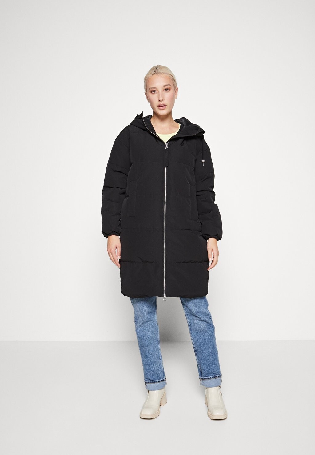 

Пуховик Vero Moda, черный