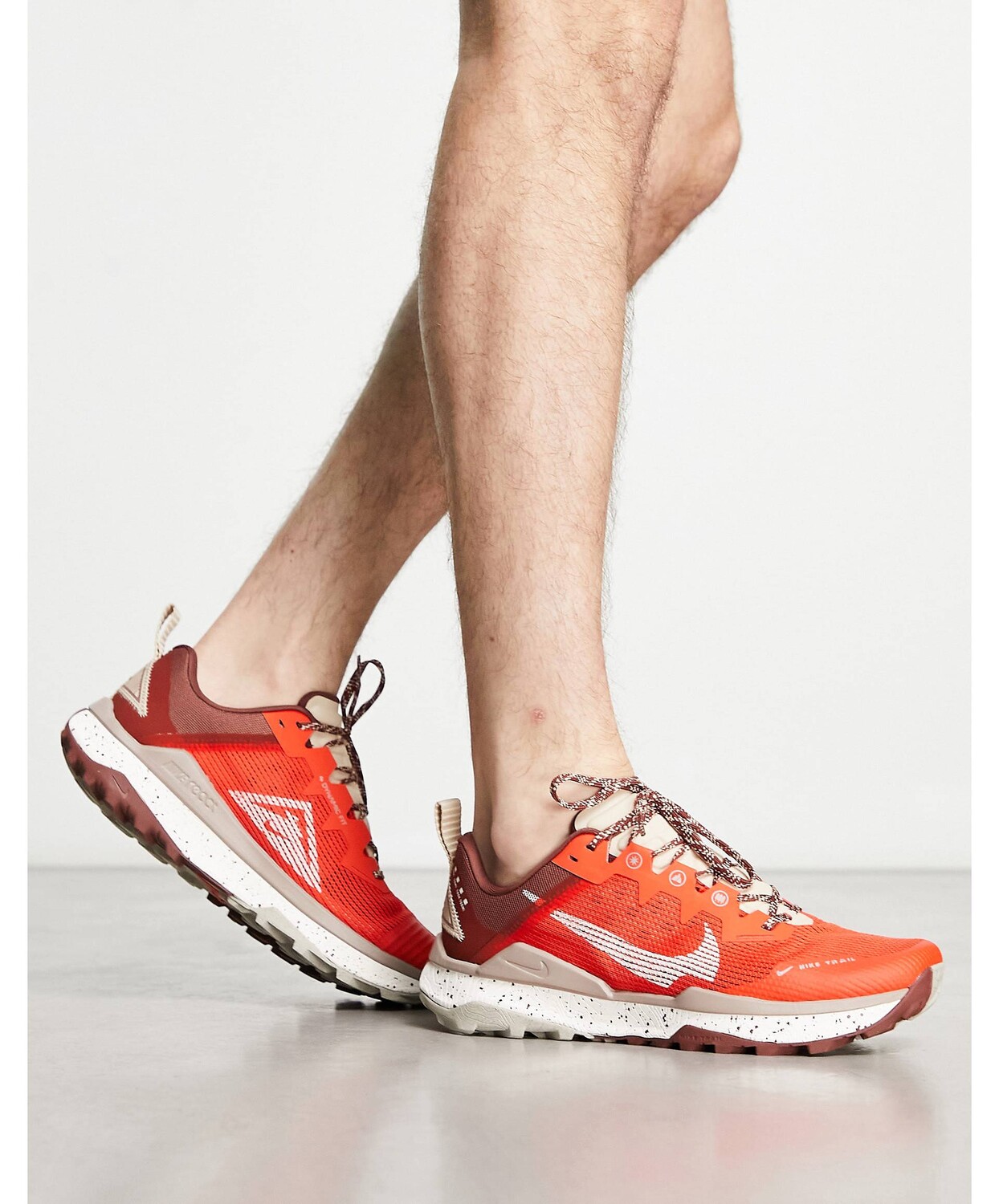 

Красные кроссовки Nike Running React Wildhorse 8