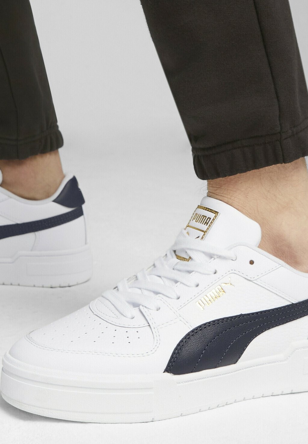 

Кроссовки Puma CA PRO CLASSIC UNISEX, цвет white-new navy