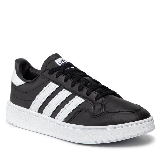 

Кроссовки adidas TeamCourt J, черный