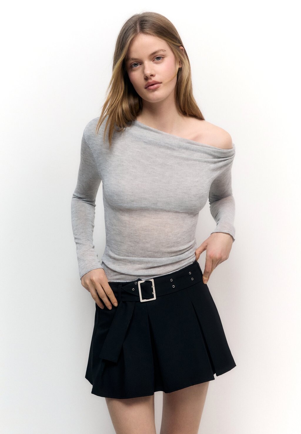 

Рубашка с длинным рукавом ASYMMETRIC NECKLINE PULL&BEAR, цвет grey
