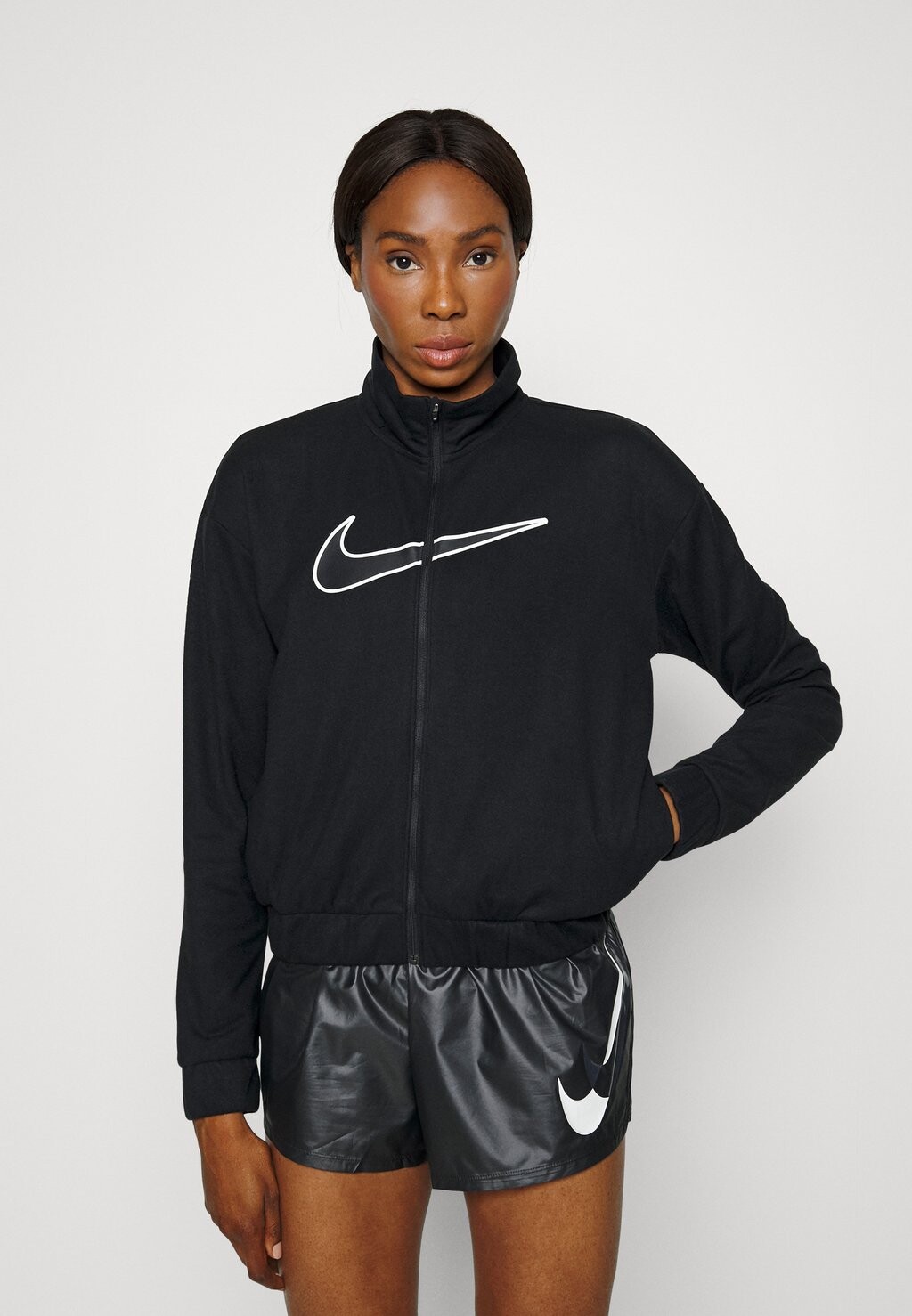 

Куртка спортивная Nike