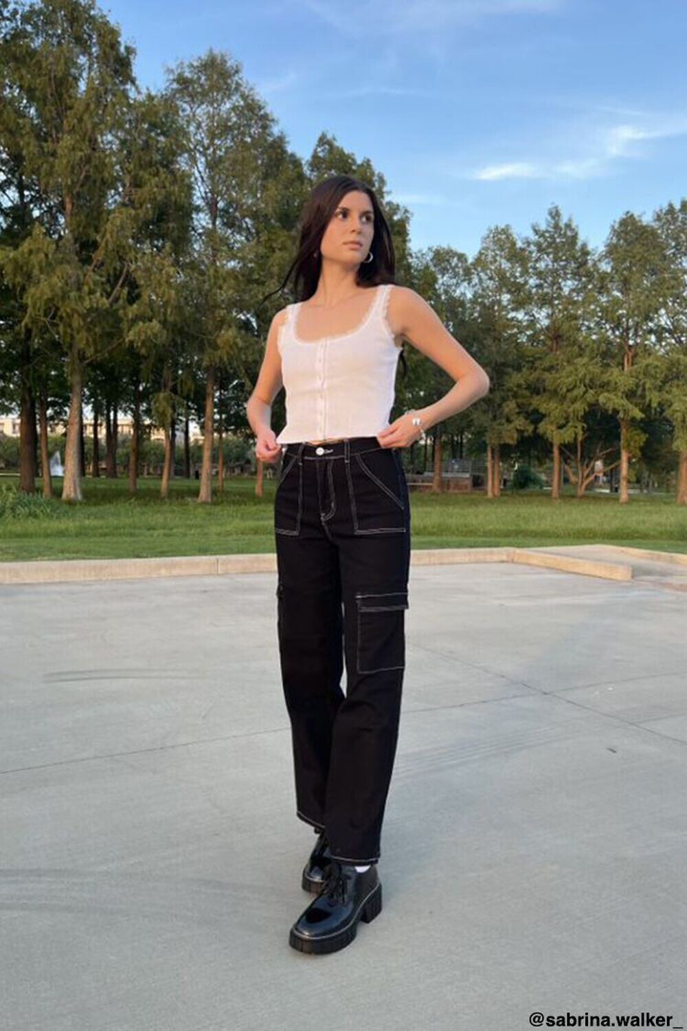 

Саржевые брюки-карго Forever 21, черный