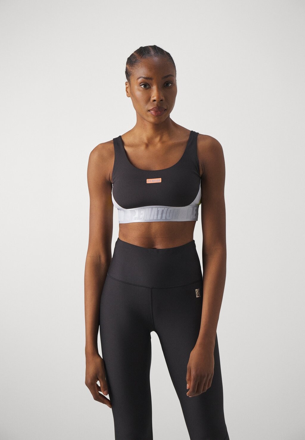 

Спортивный бюстгальтер со средней поддержкой REFRACTION BRA P.E Nation, черный