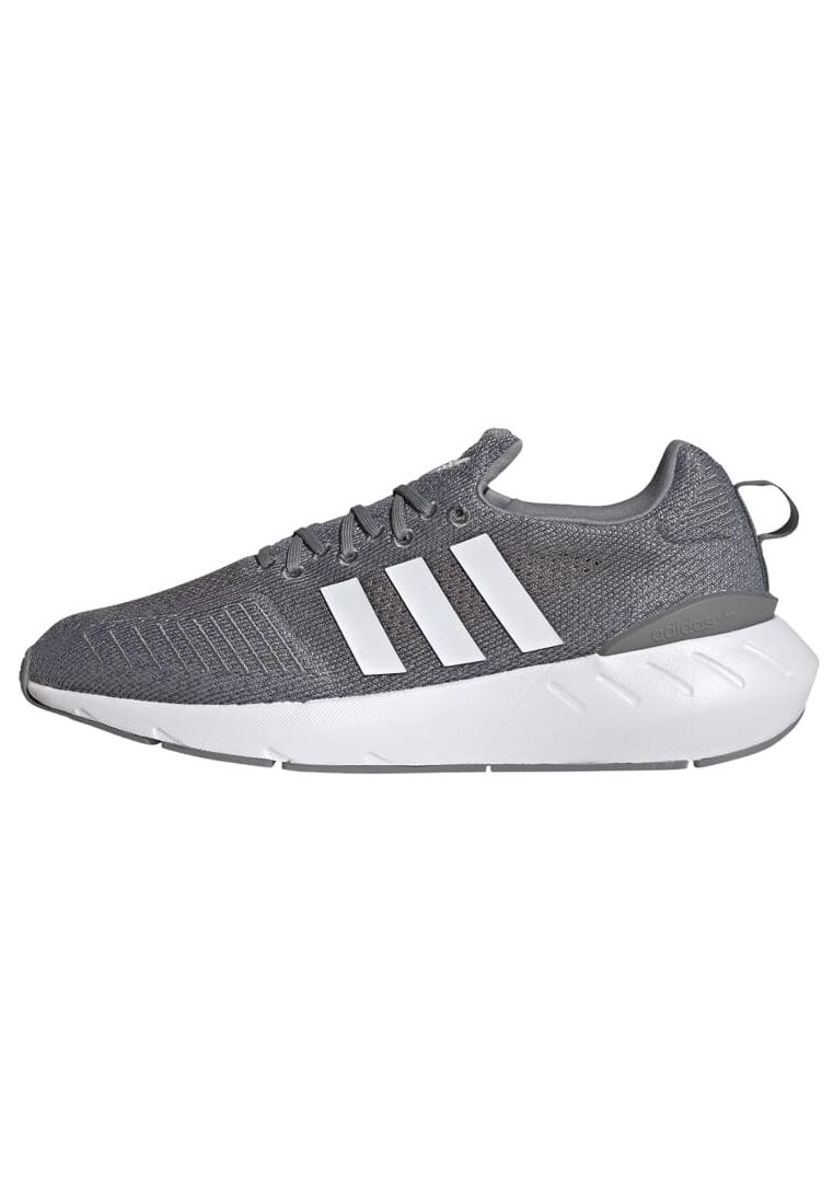 

Кроссовки Adidas, серый
