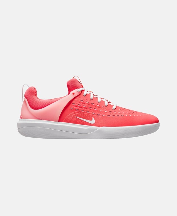 

Кроссовки Nike, персик