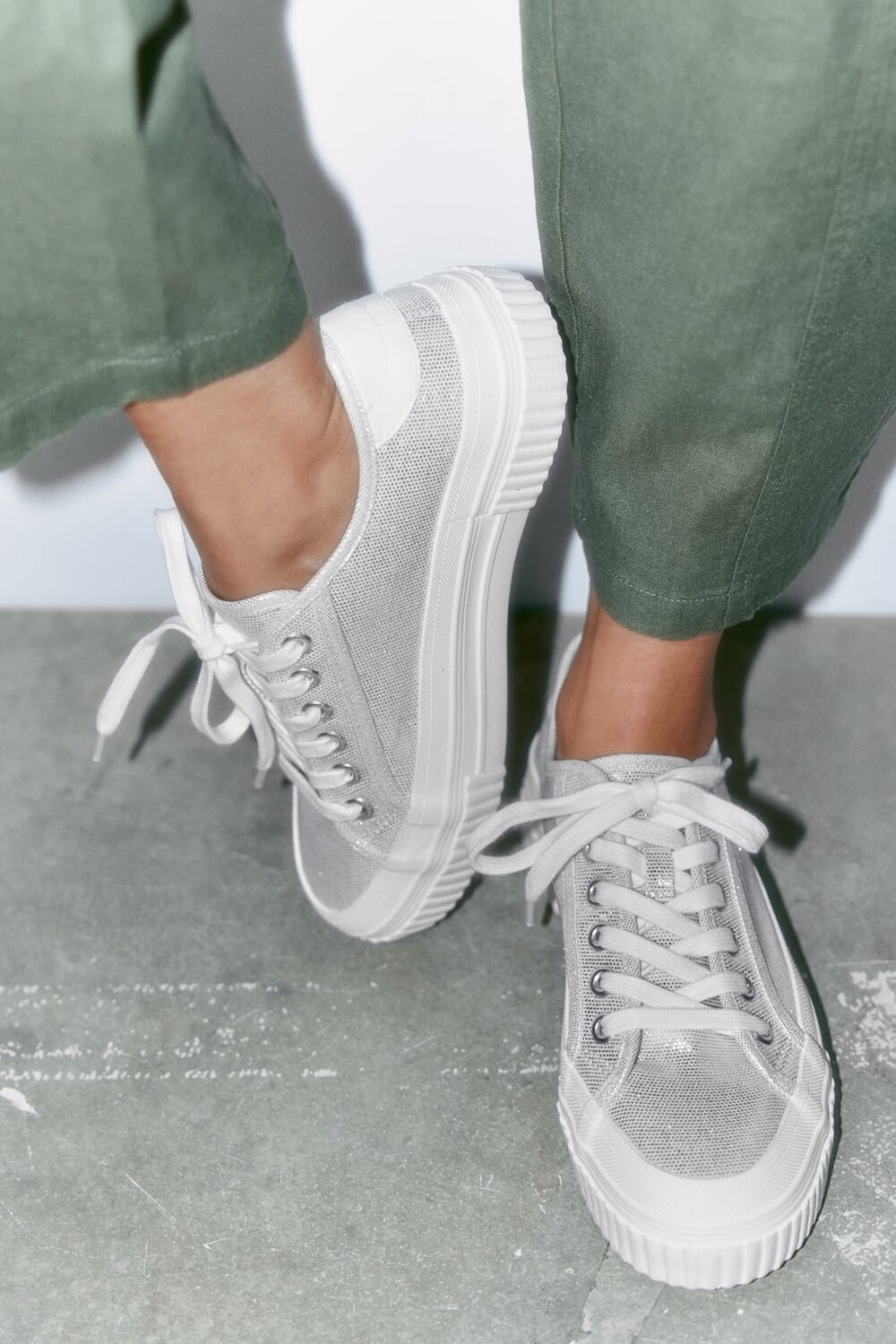 

Кроссовки из ткани ZARA, серебряный