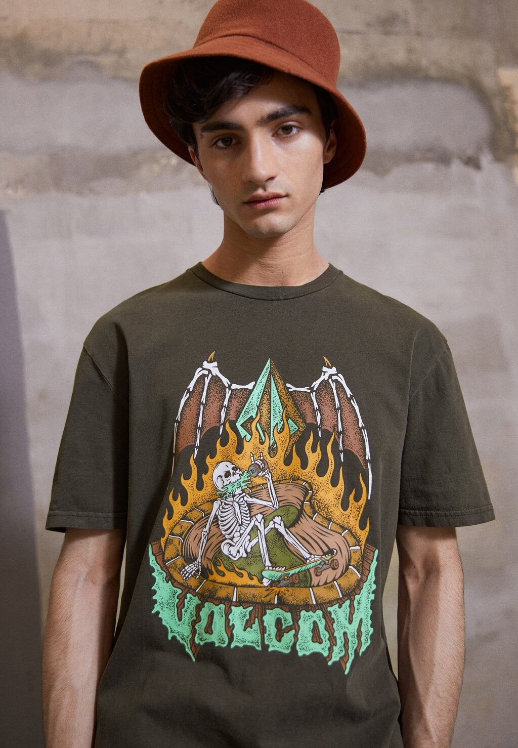 

Футболка с принтом Volcom, черный