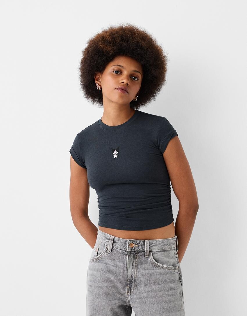 

Футболка куроми с коротким рукавом Bershka, серый