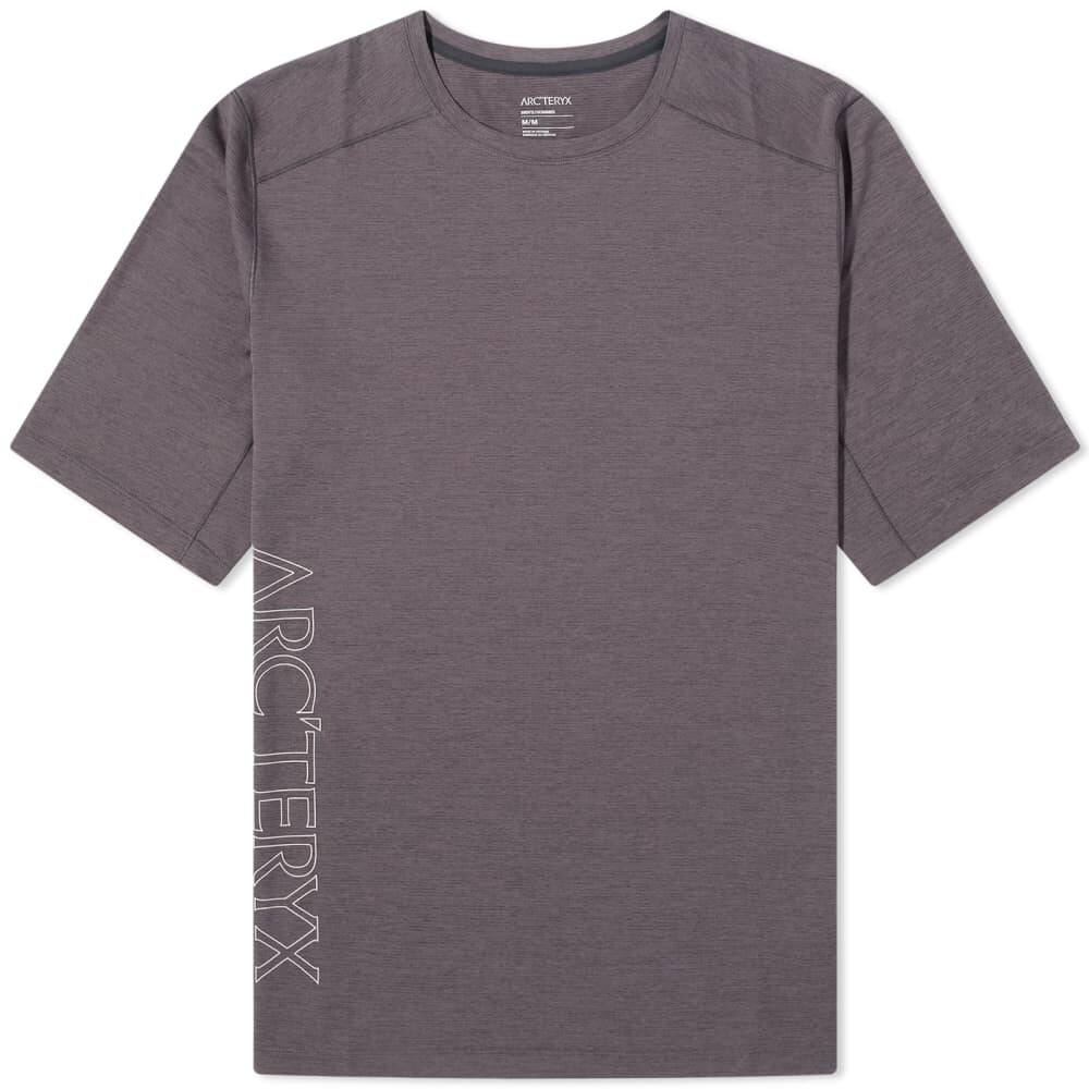 

Футболка Arcteryx Cormac Downword с логотипом сбоку, черный