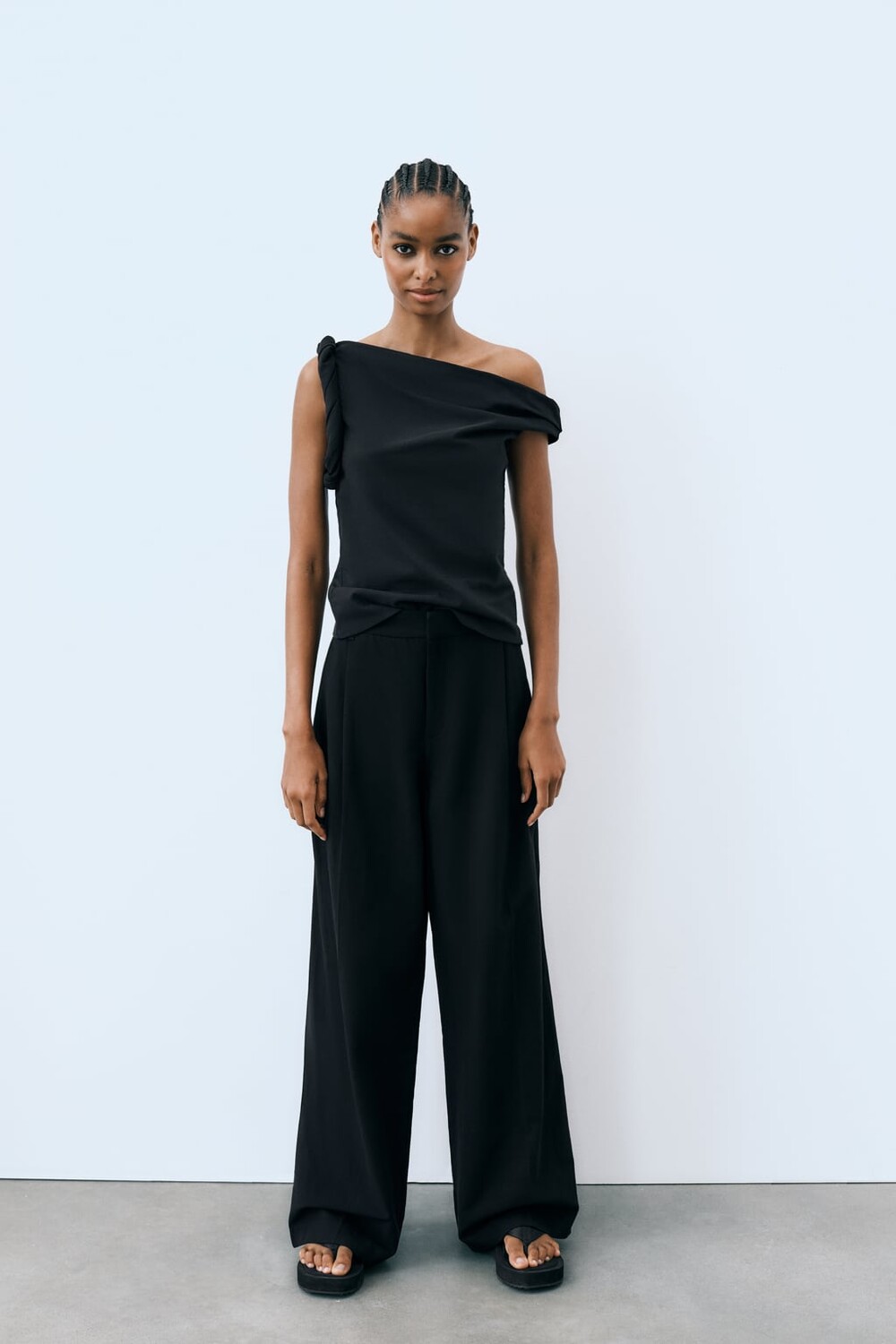 

Асимметричный топ ZARA, черный