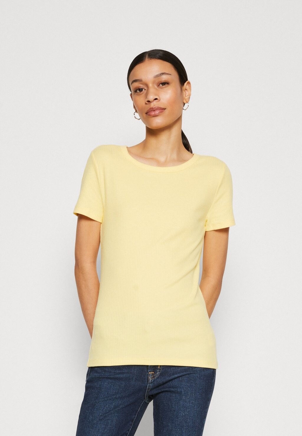 

Базовая футболка GAP