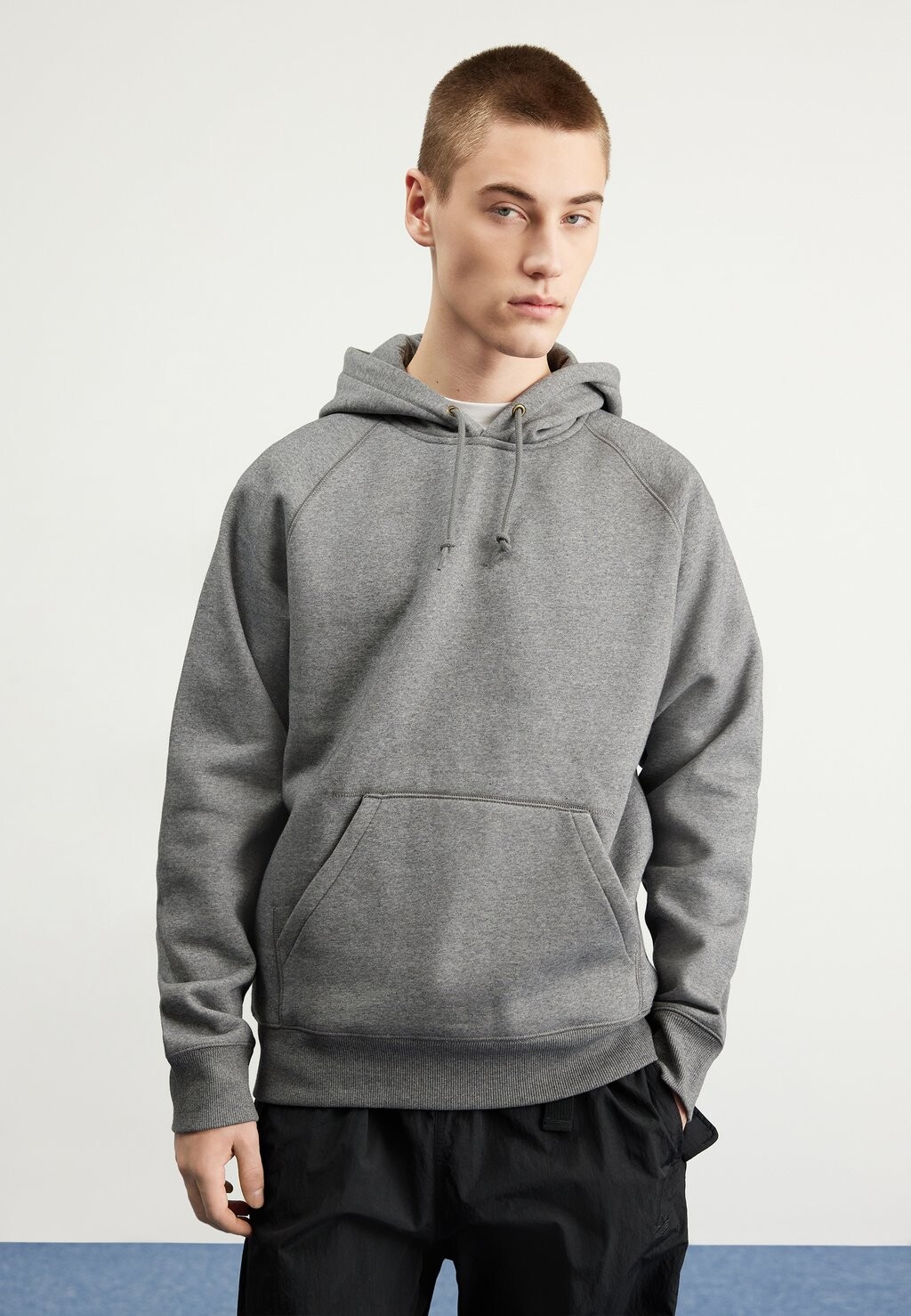 

Толстовка HOODED CHASE Carhartt WIP, цвет dark grey heather/gold