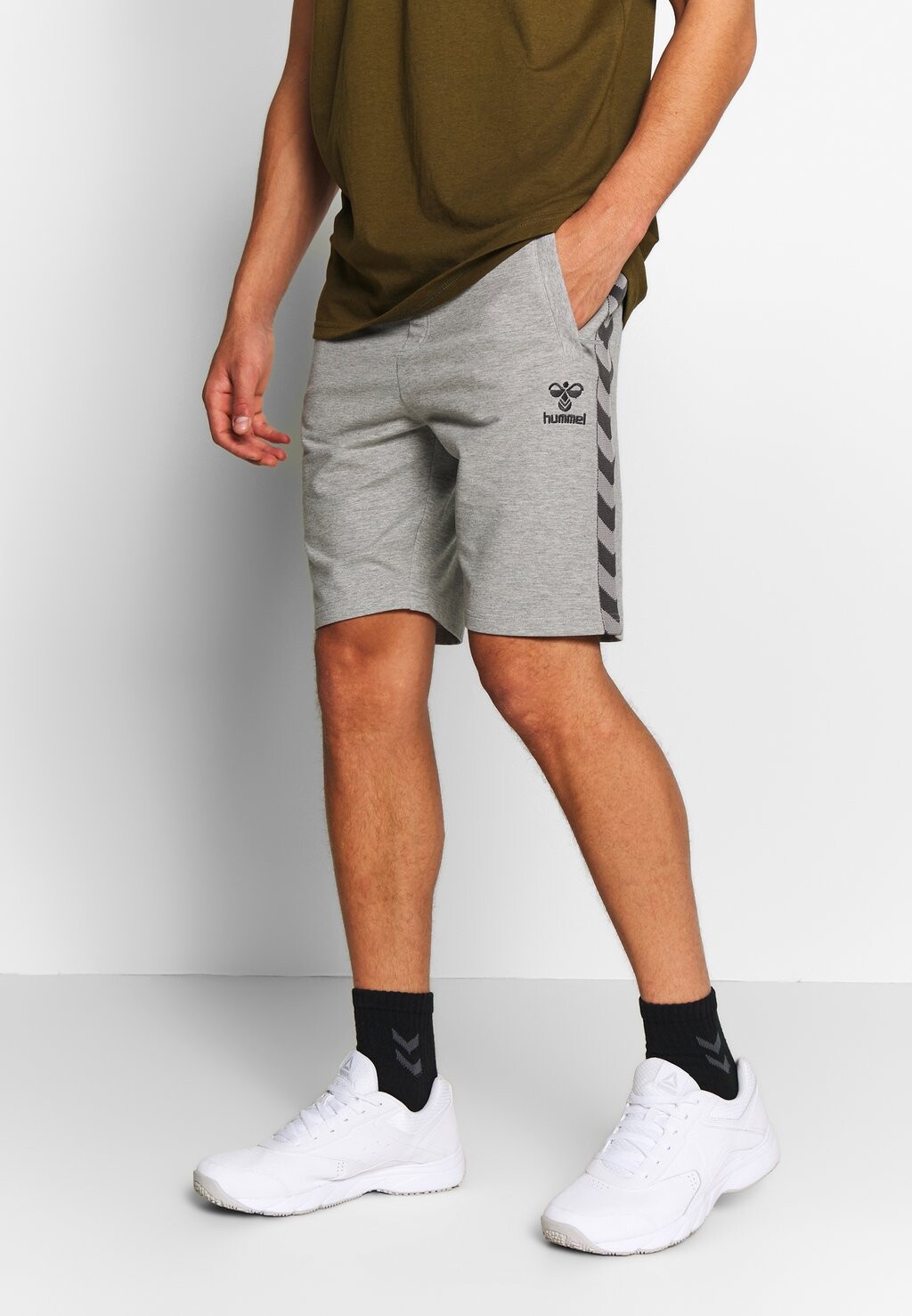 

Спортивные шорты Hummel, серый