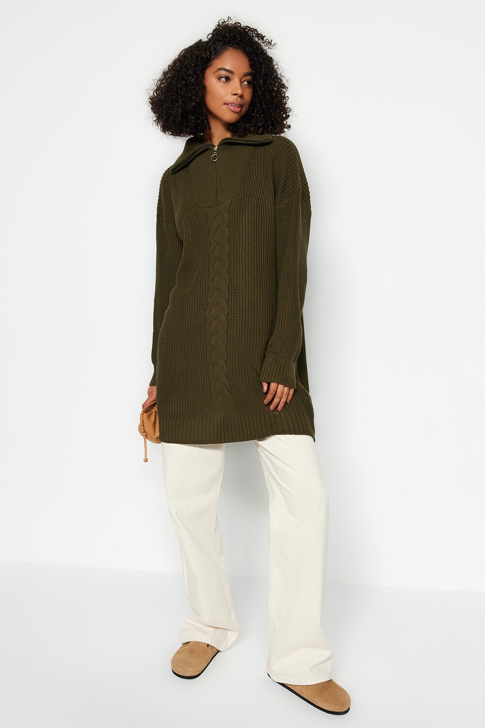 

Хаки-свитер из трикотажа с застежкой-молнией Trendyol Modest