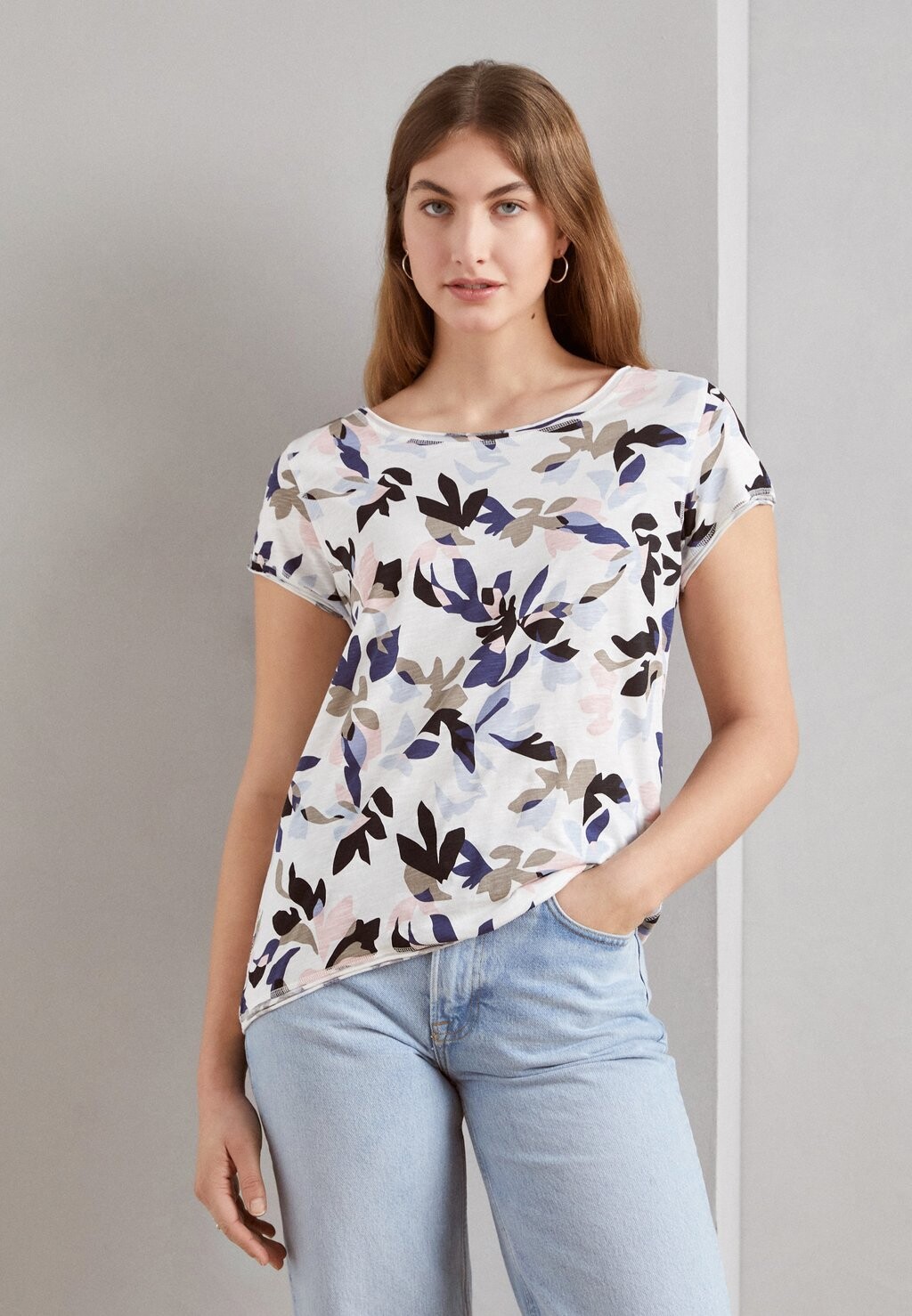 

Футболка с принтом Esprit, молочный