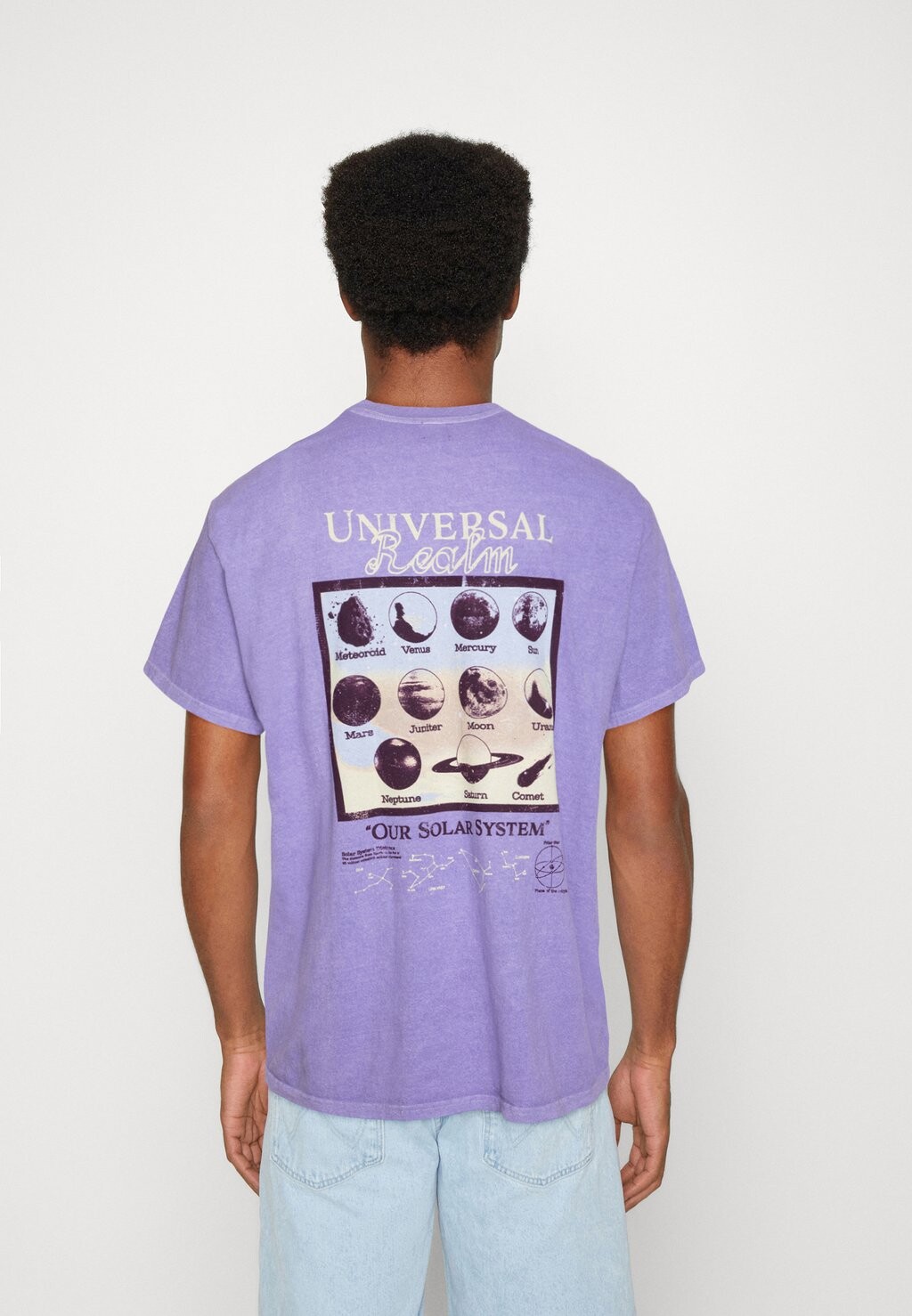 

Футболка с принтом UNIVERSAL REALM TEE BDG Urban Outfitters, фиолетовый