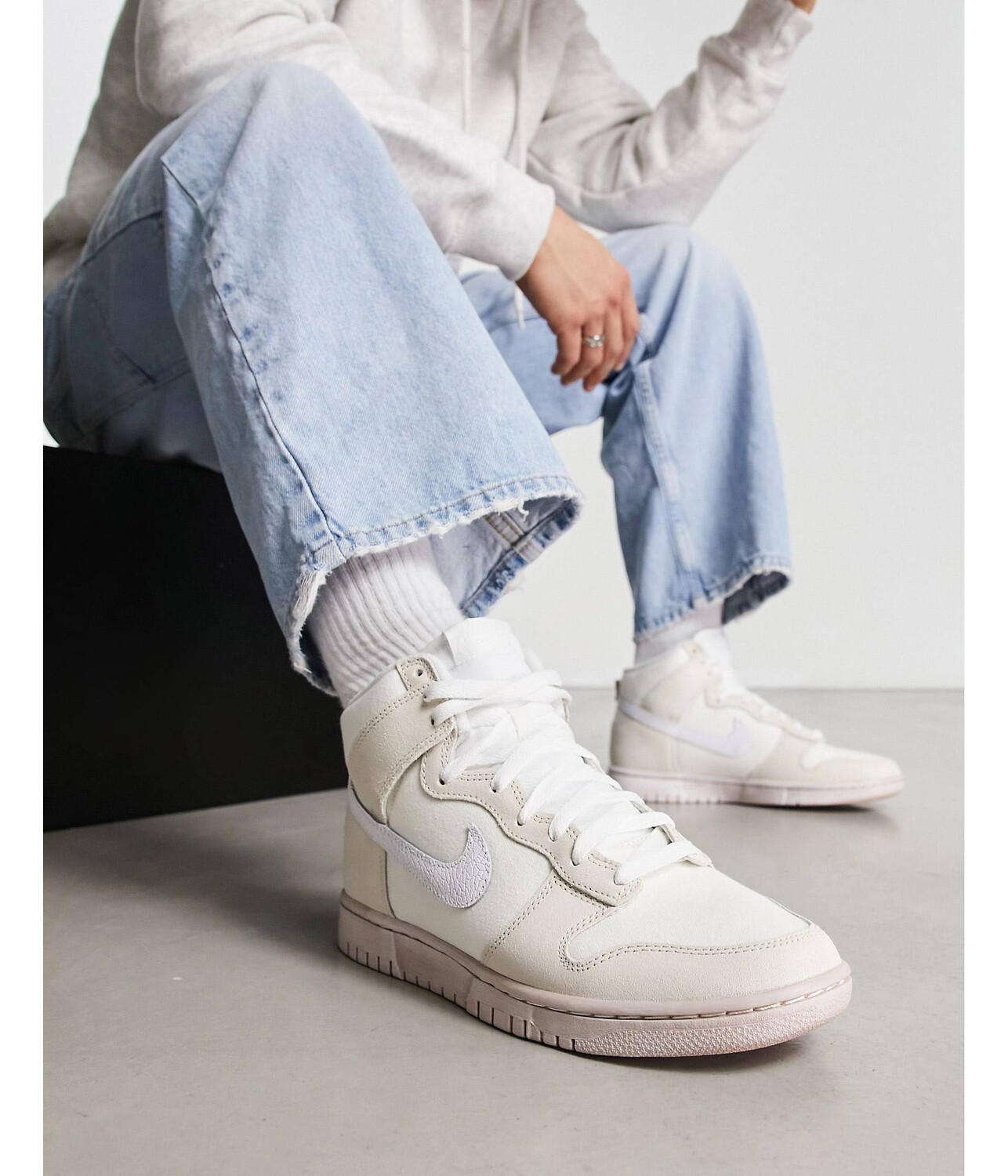 

Ретро-кроссовки Nike Dunk Hi в пастельно-голубых и розовых тонах