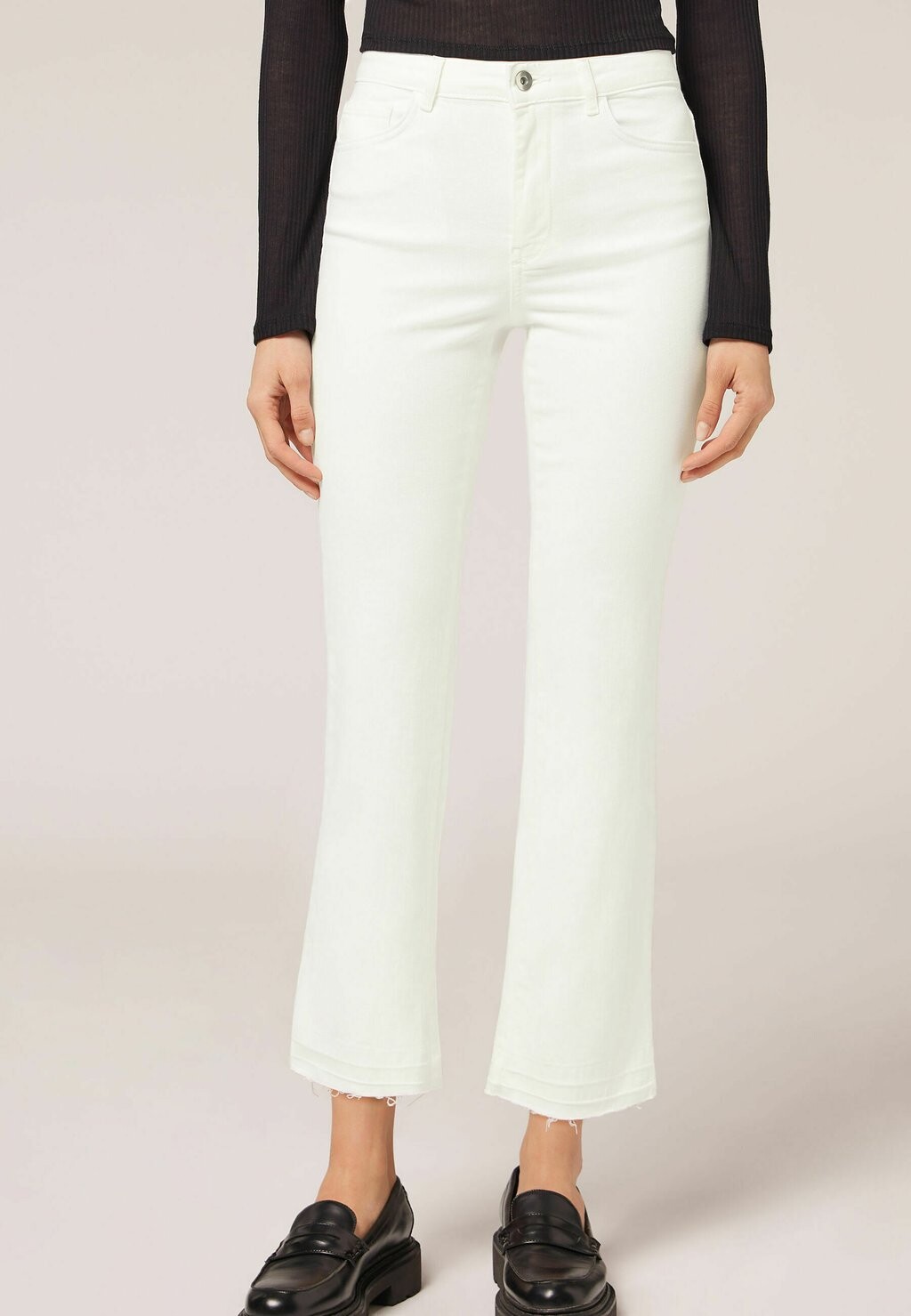 

Джинсы-клеш CROPPED Calzedonia, белый деним