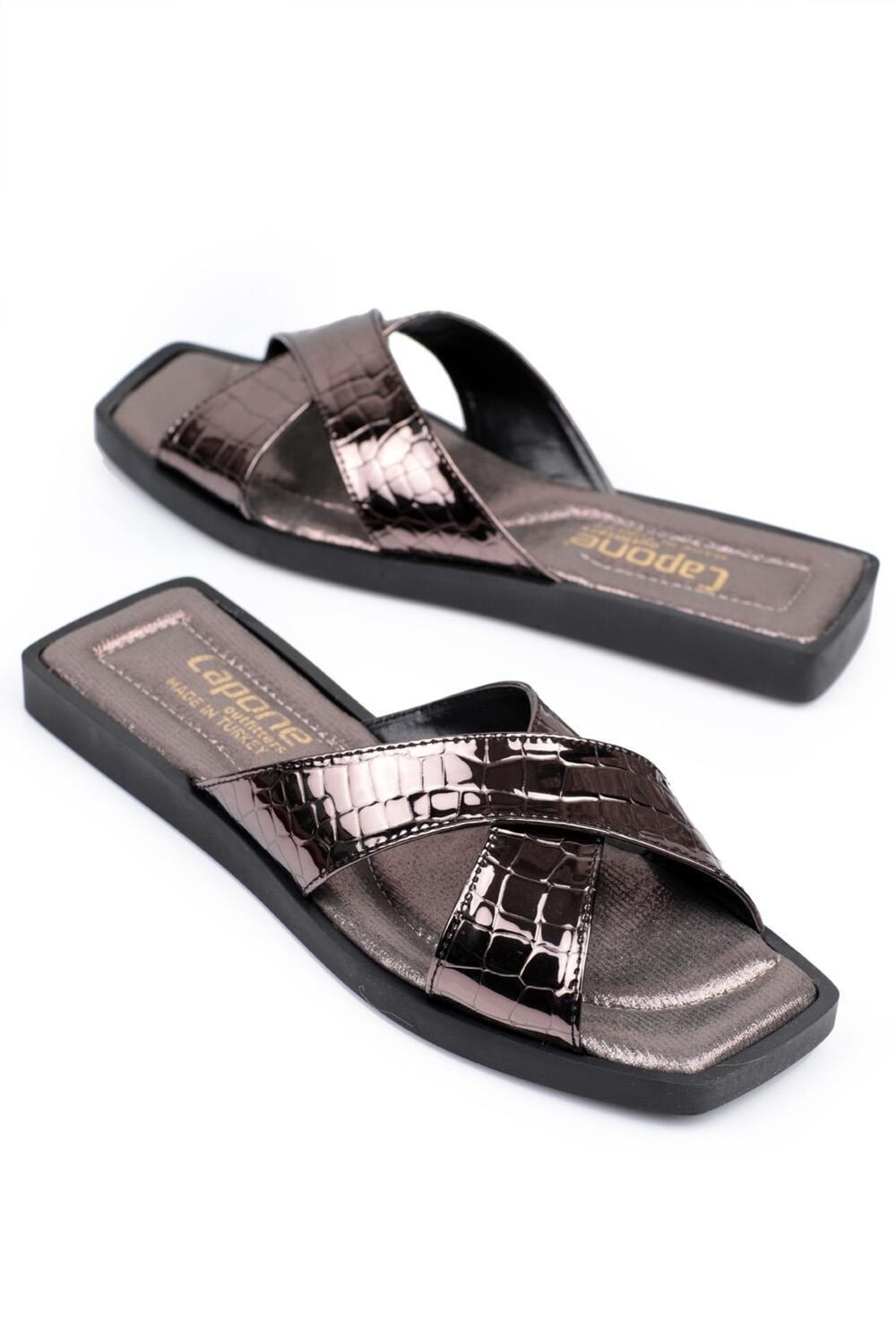 

Женские тапочки Capone с перекрестными ремешками Capone Outfitters, золотой