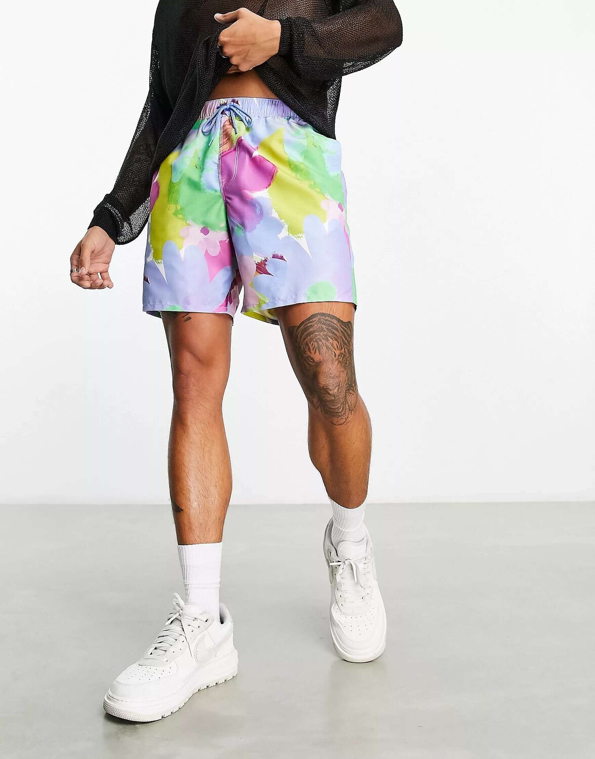

Шорты для плавания средней длины ASOS с абстрактным цветочным принтом