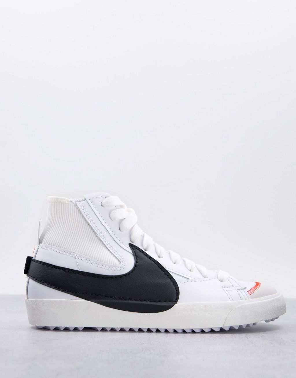

Бело-черные кроссовки Nike Blazer Mid '77 Jumbo