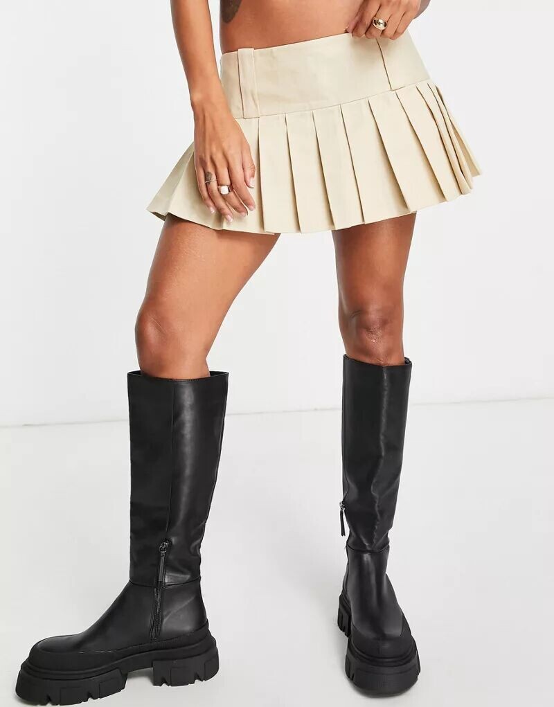 

Суперкороткая мини-юбка со складками и заниженной талией Topshop