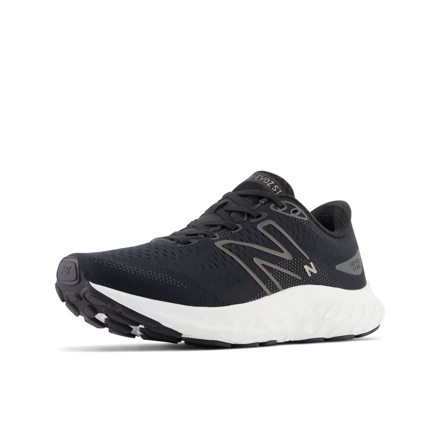 

Беговые кроссовки New Balance EVOZ ST, черный