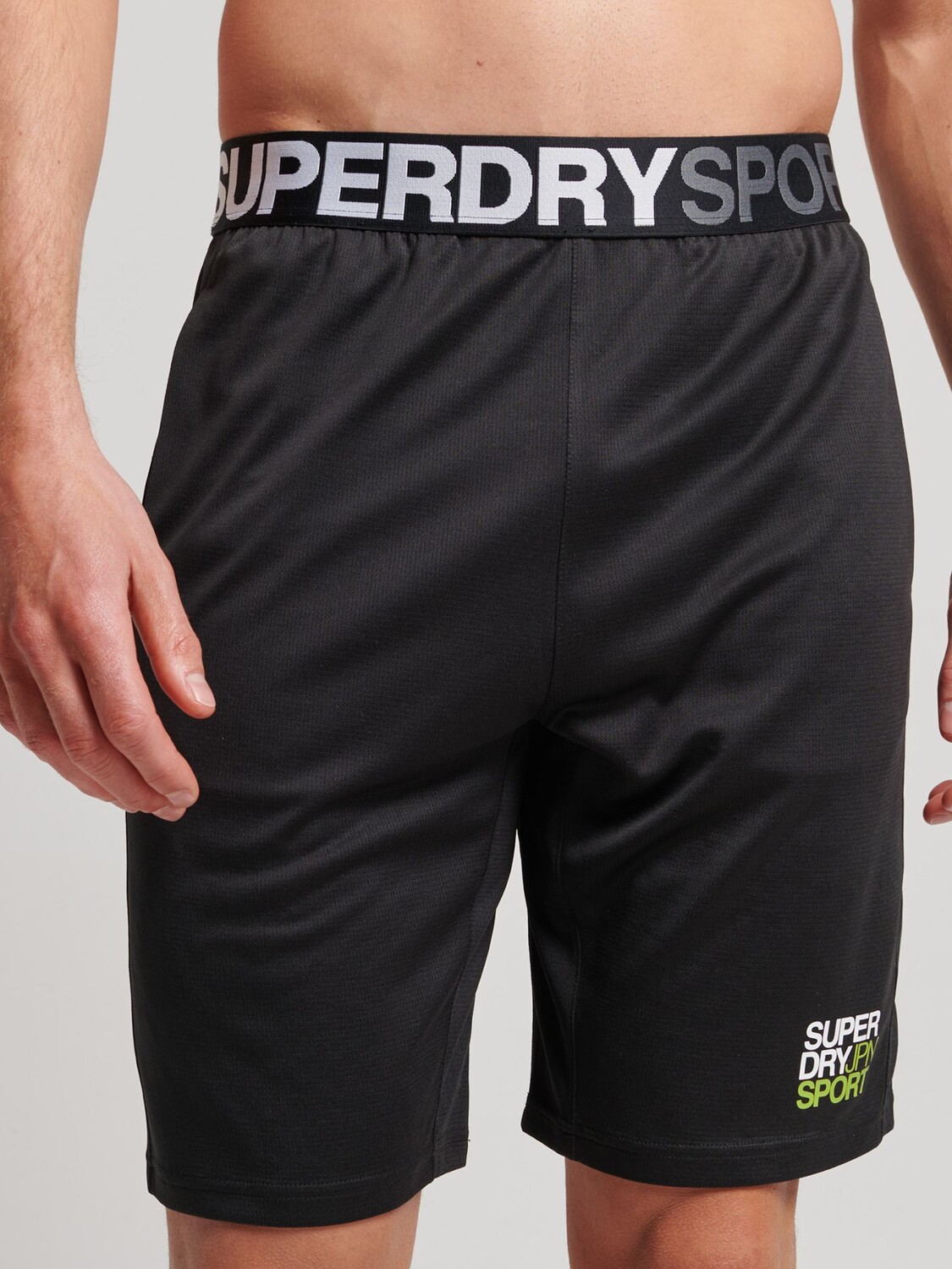 

Свободные шорты Superdry Core, черные