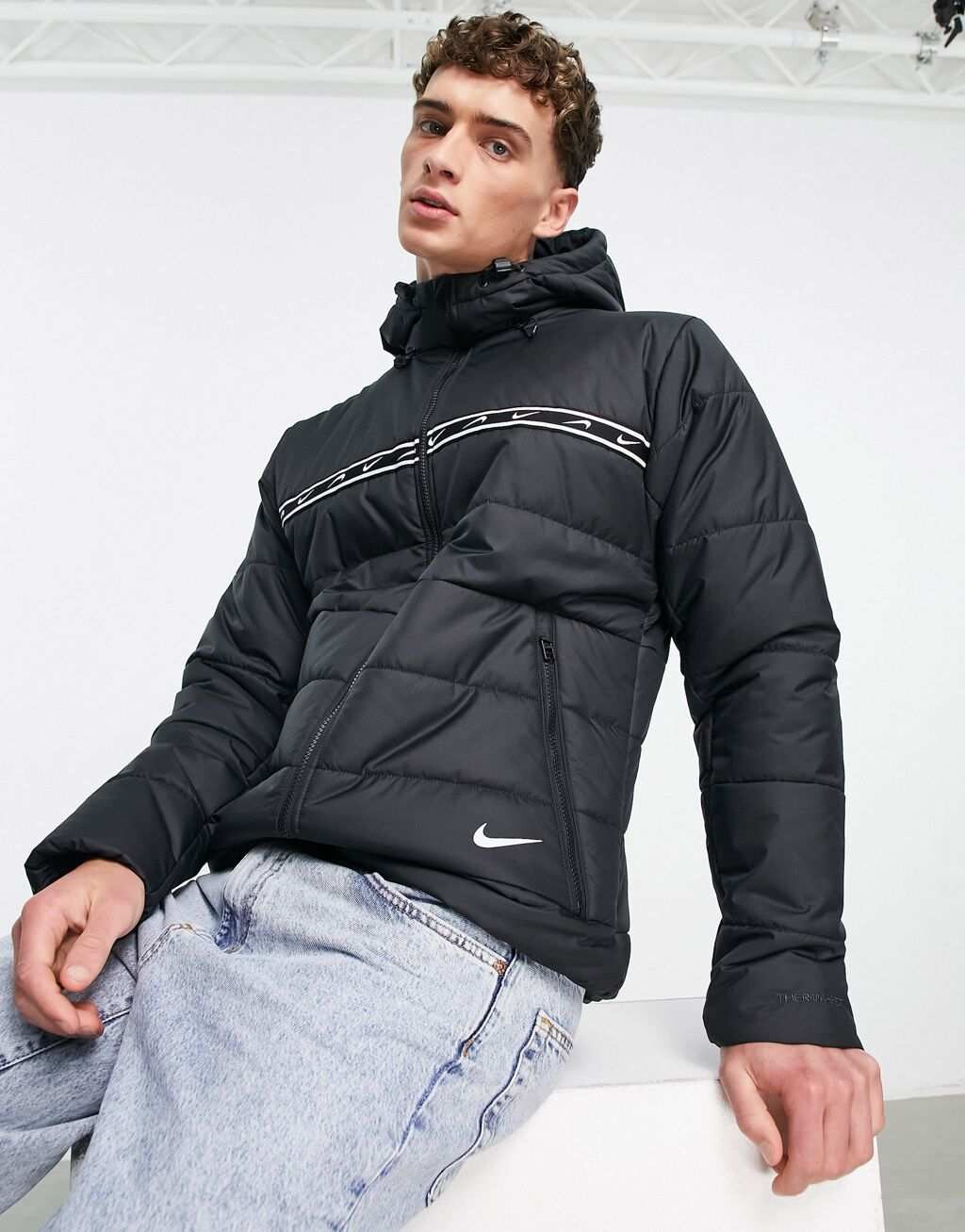 

Черная дутая куртка Nike Repeat Pack