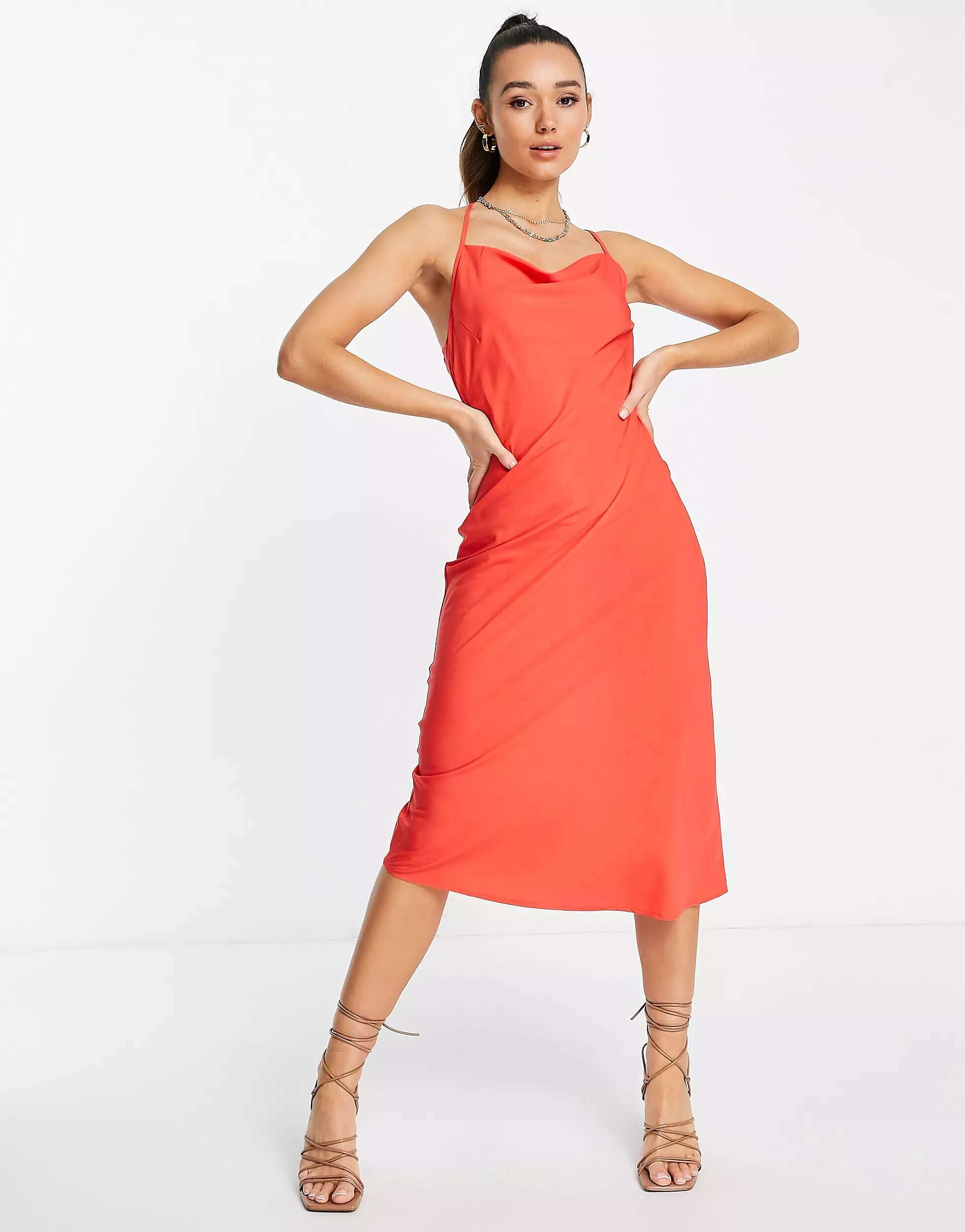 Ярко-красное платье миди на бретельках с асимметричными бретелями Vero Moda платье рубашка vero moda