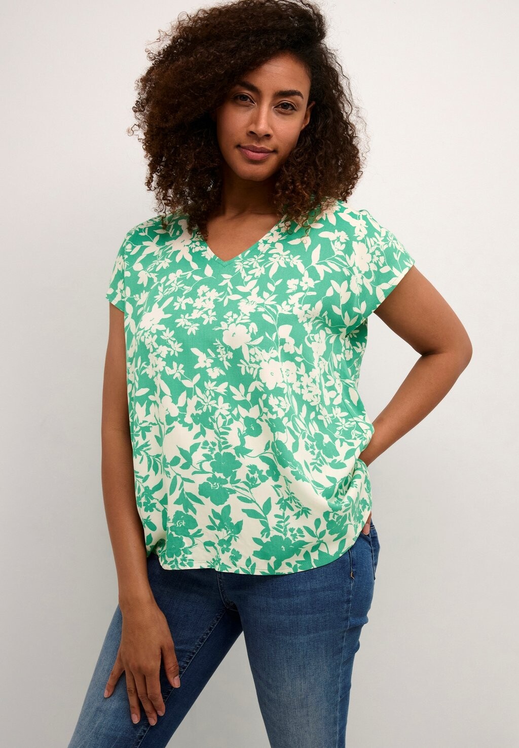 

Блузка ENNY CAPSLEEVE Culture, цвет green whitecap flower