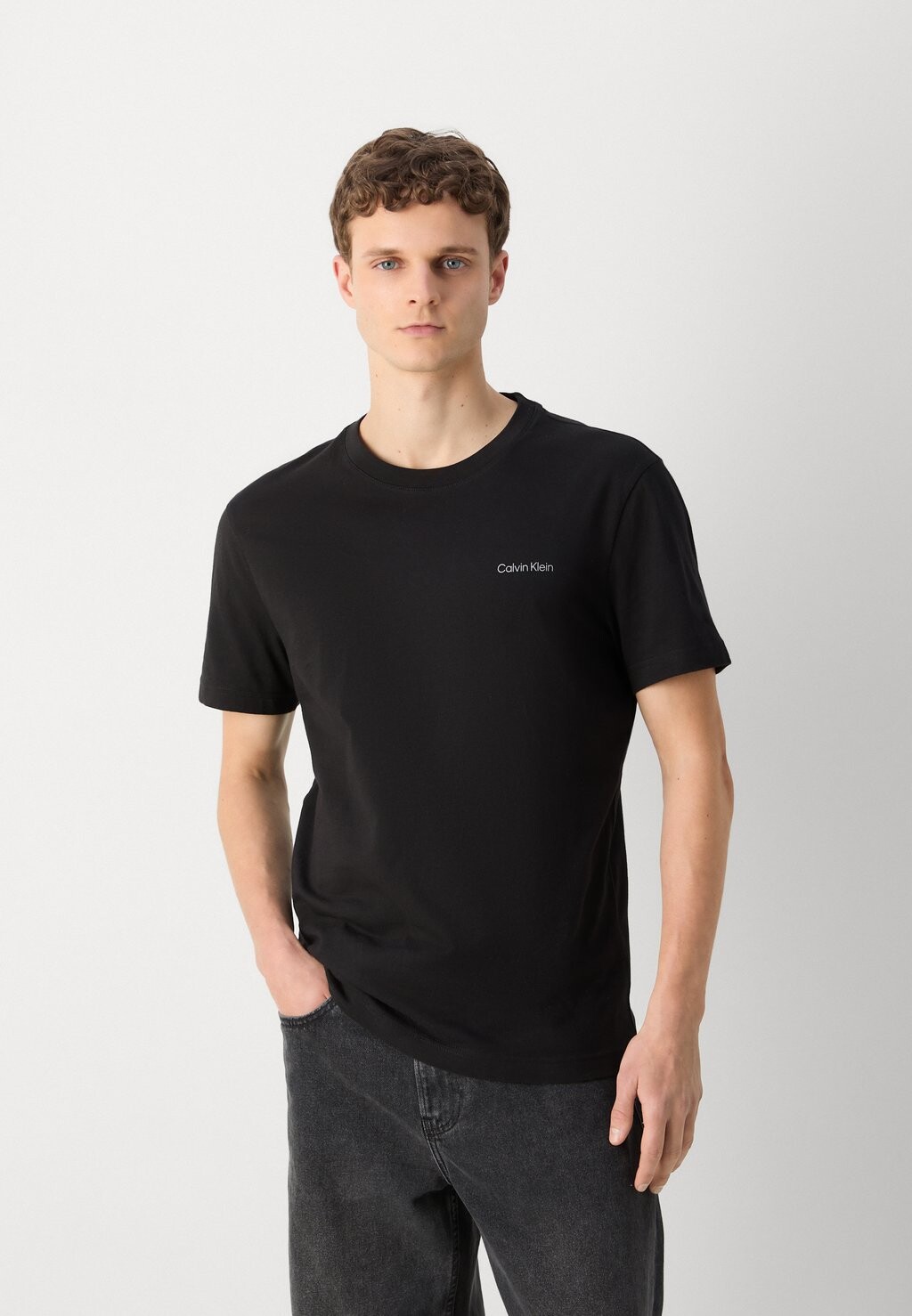 

Футболка с принтом Enlarged Back Logo Calvin Klein, черная