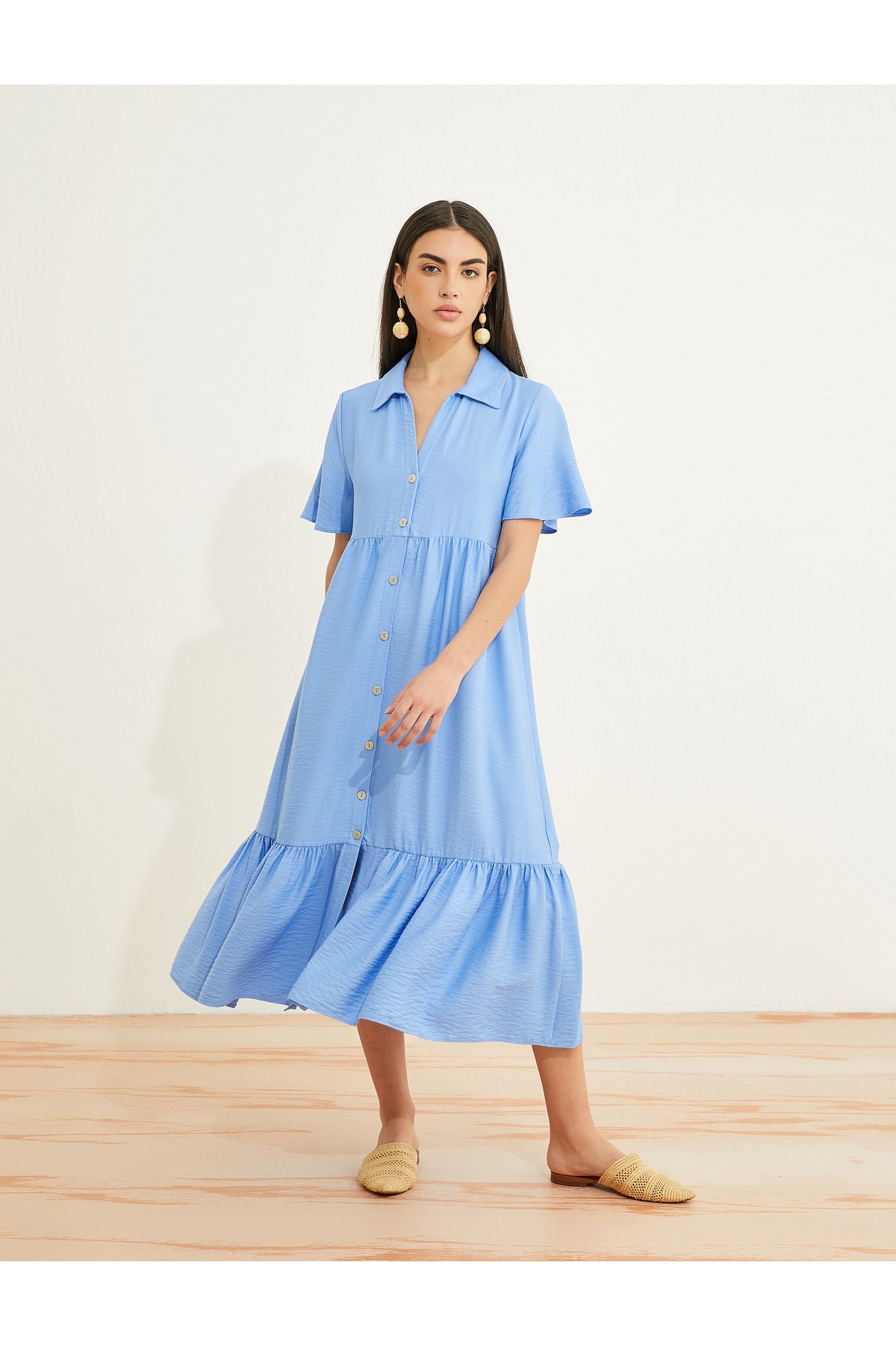 Многослойное платье-рубашка длины миди с коротким рукавом Koton, синий