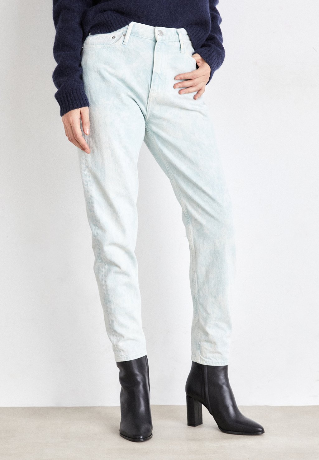 Джинсы свободного кроя MOM Calvin Klein Jeans, синий деним джинсы свободного кроя mom calvin klein jeans цвет denim dark