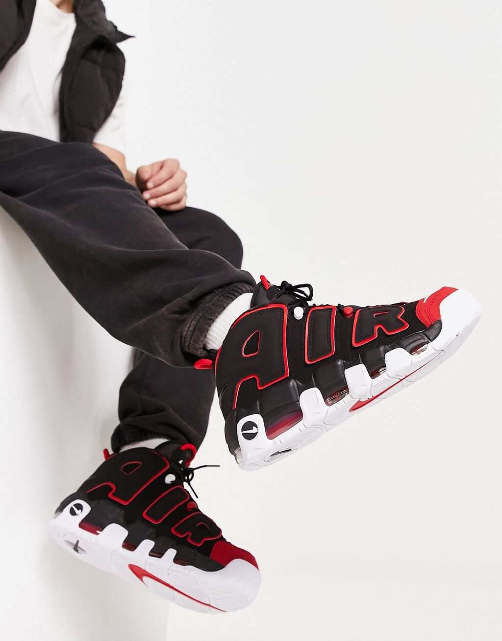 

Черно-красные кроссовки Nike Air More Uptempo '96, Черный