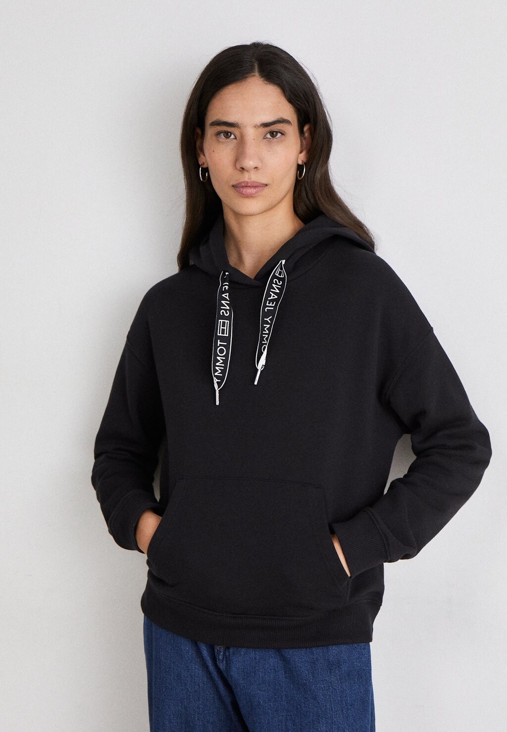 

Толстовка с капюшоном Tommy Jeans, черный